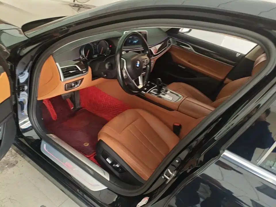 BMW 7 Series 2016 730Li Leading Edition - фото 4