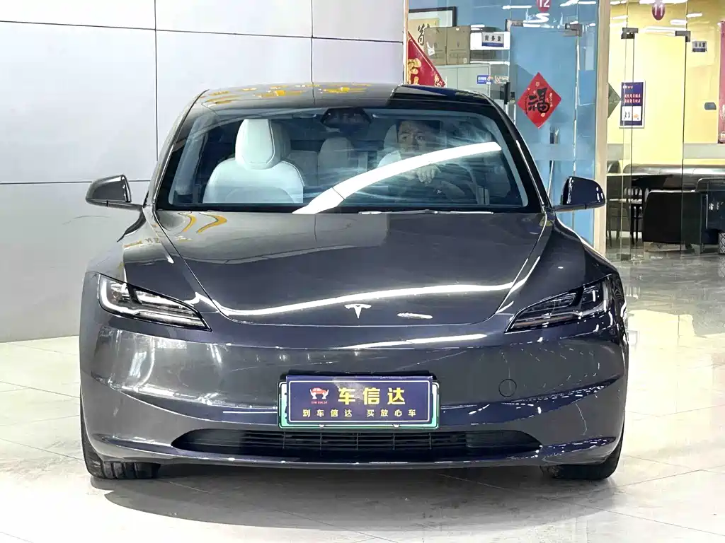 Tesla Model 3 2025 RWD