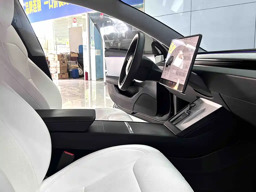 Tesla Model 3 2025 RWD