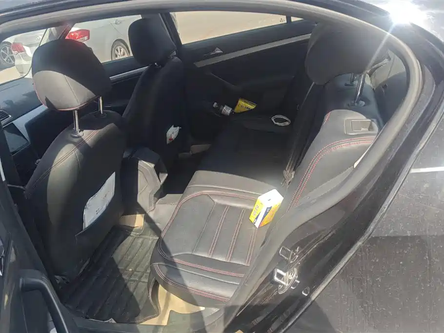 Volkswagen Lavida 2015 1.6L Manual Style Edition