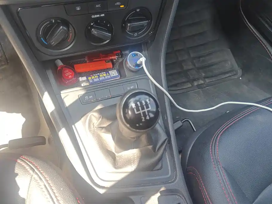 Volkswagen Lavida 2015 1.6L Manual Style Edition