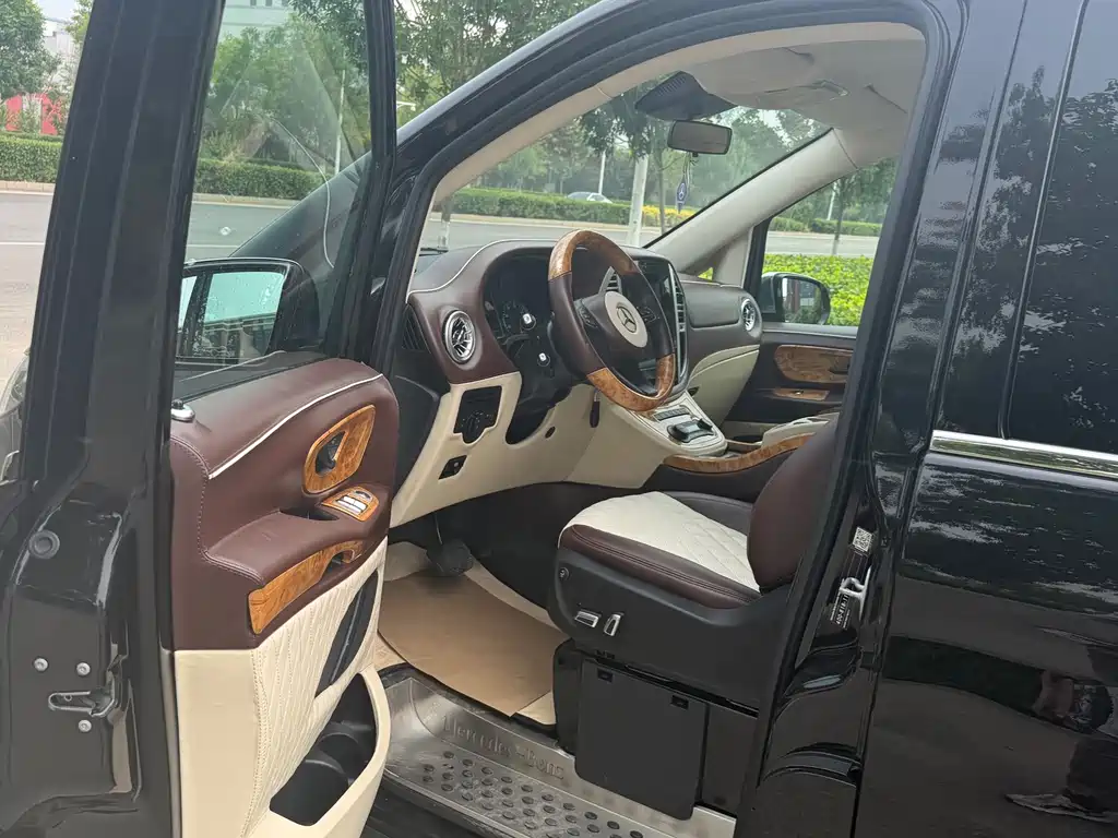 Mercedes-Benz Vito 2018 2.0T Elite Edition 7-Seater China V