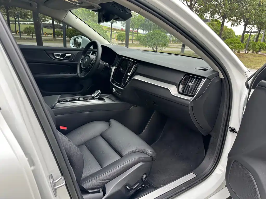 Volvo V60 2023 B5 Inscription