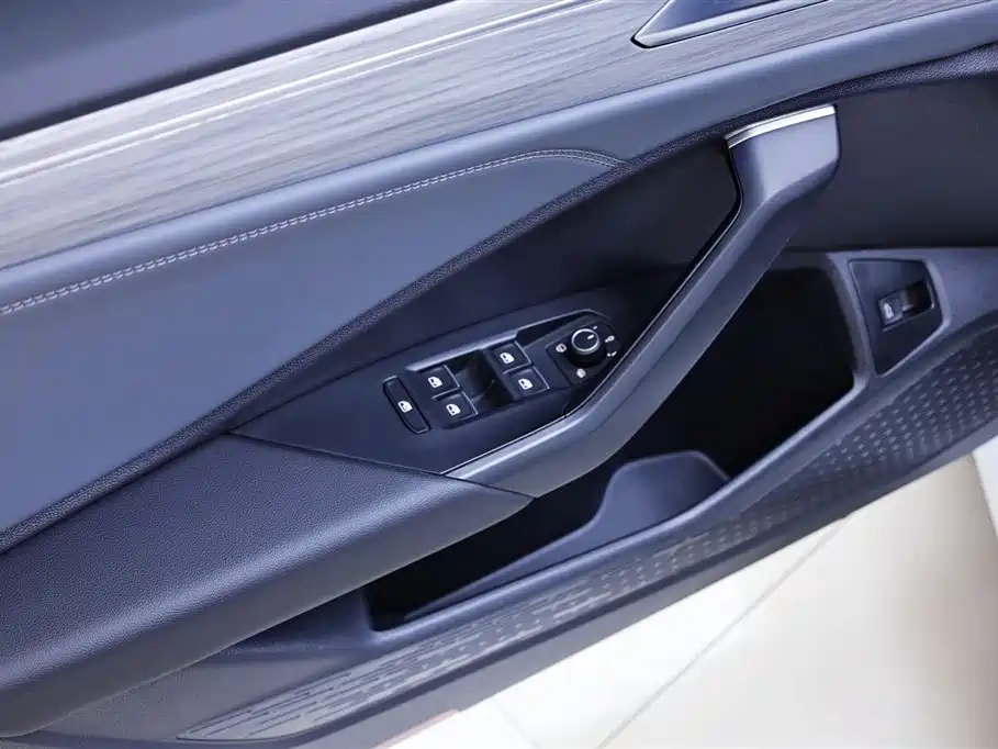 Volkswagen Sagitar 2025 Facelift 300TSI DSG Beyond Edition