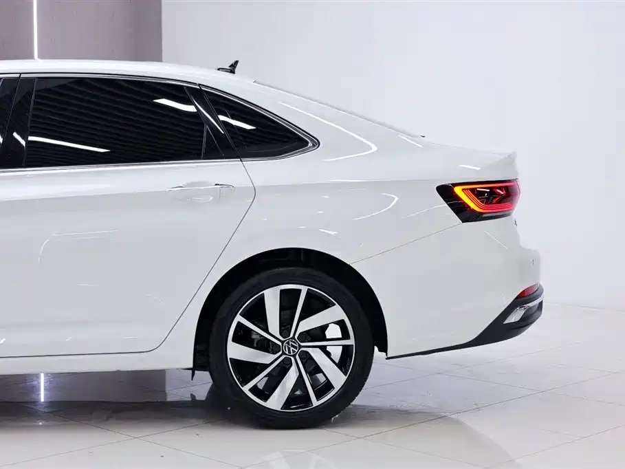 Volkswagen Sagitar 2025 Facelift 300TSI DSG Beyond Edition