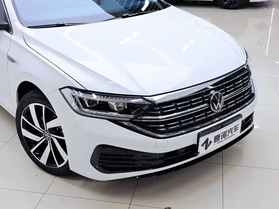 Volkswagen Sagitar 2025 Facelift 300TSI DSG Beyond Edition
