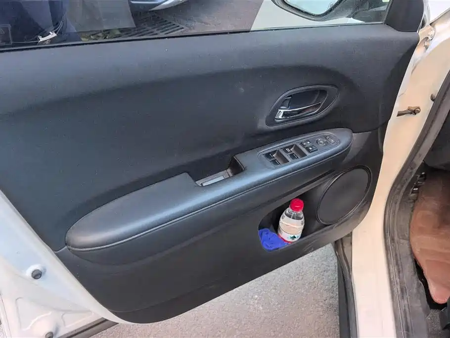 Honda Vezel 2015 1.5L CVT 2WD Comfort