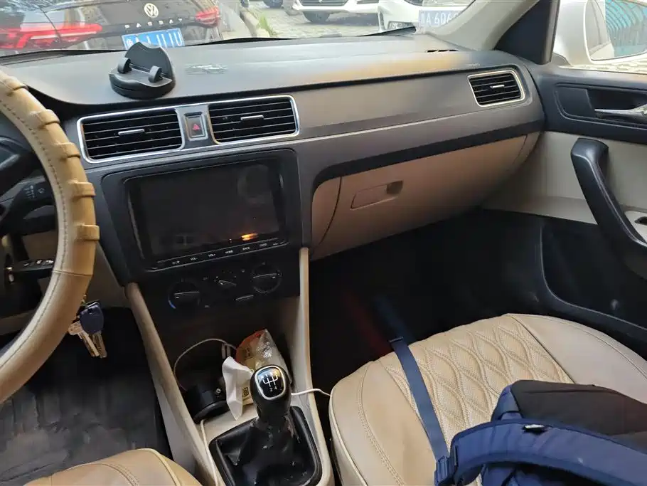 Skoda Rapid 2015 1.6L Manual Zhixuan