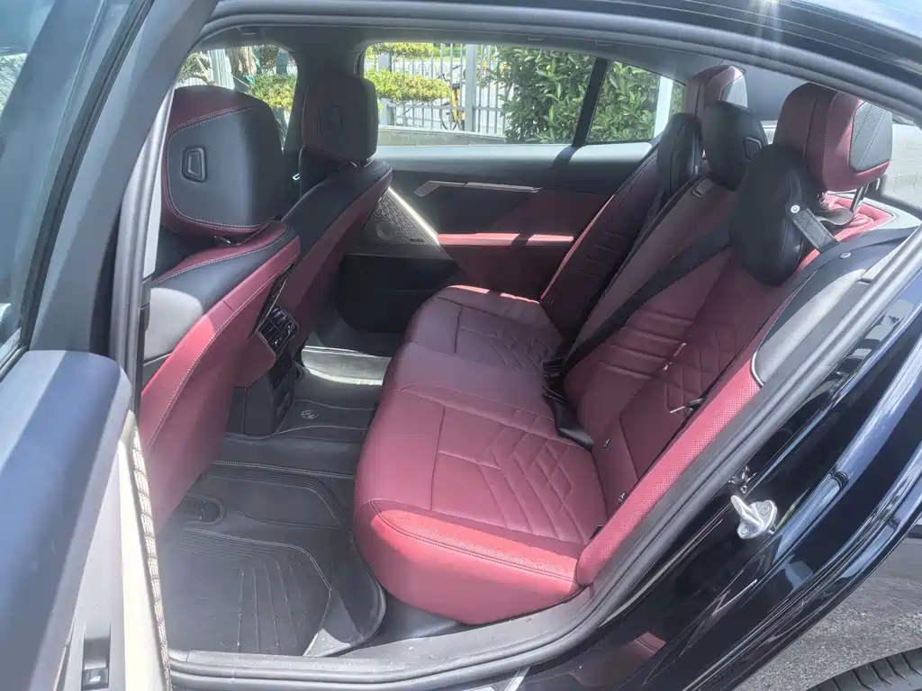 BMW 5 Series 2026 530Li Exclusive M Sport Package - фото 7