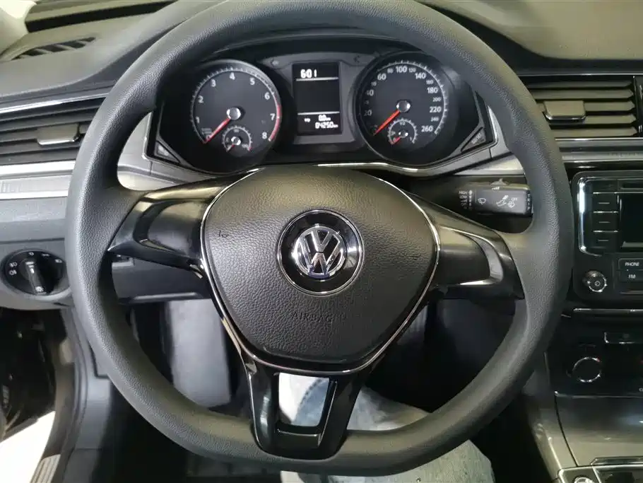 Volkswagen Passat 2015 1.8TSI Automatic Zunrong Edition