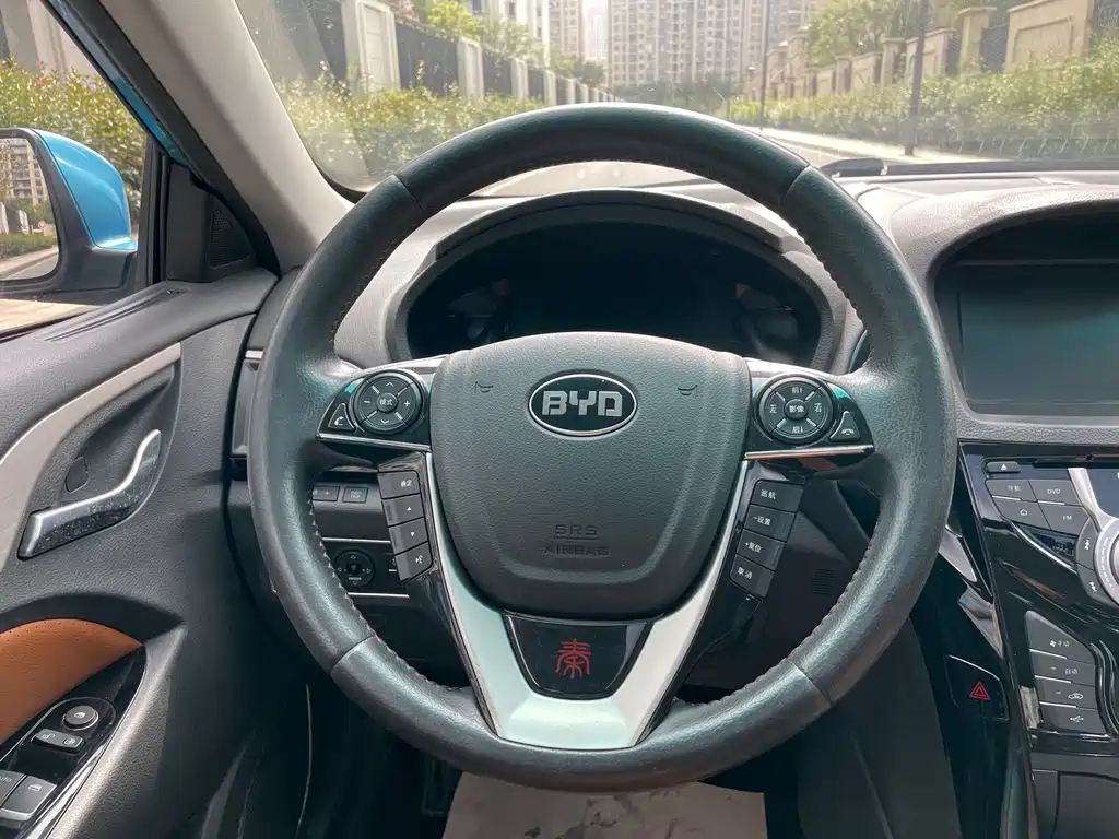 BYD Qin New Energy 2015 1.5T Dual Crown Flagship Plus Edition