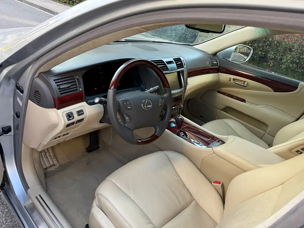 Lexus LS 460 L 2006
