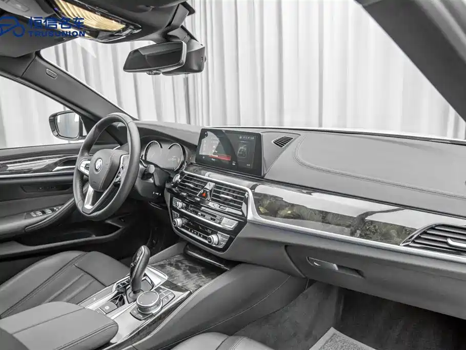 BMW 5 Series 2018 525Li M Sport Package