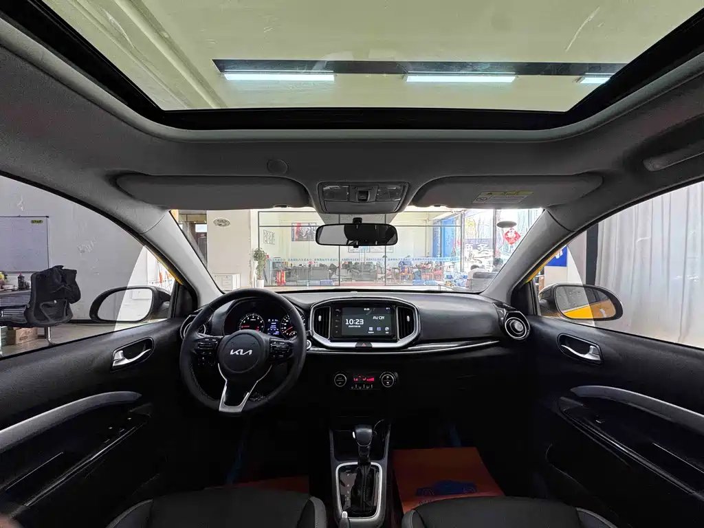 Kia Stonic 2021 1.4L CVT Fun Edition with Sunroof
