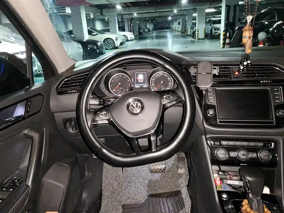 Volkswagen Tiguan L 2017 330TSI FWD Luxury
