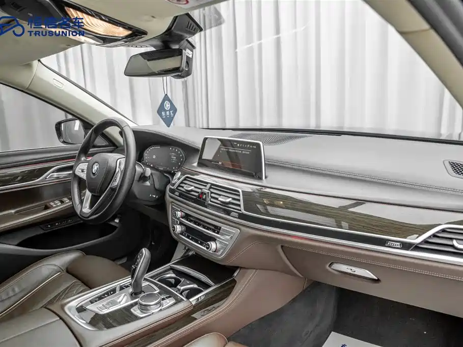 BMW 7 Series 2019 730Li Luxury Package