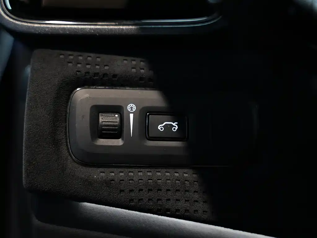 Lynk & Co 03 2021 03+ 2.0TD Automatic Yufeng Edition