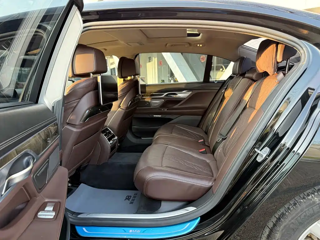 BMW 7 Series 2017 730Li Luxury - фото 14