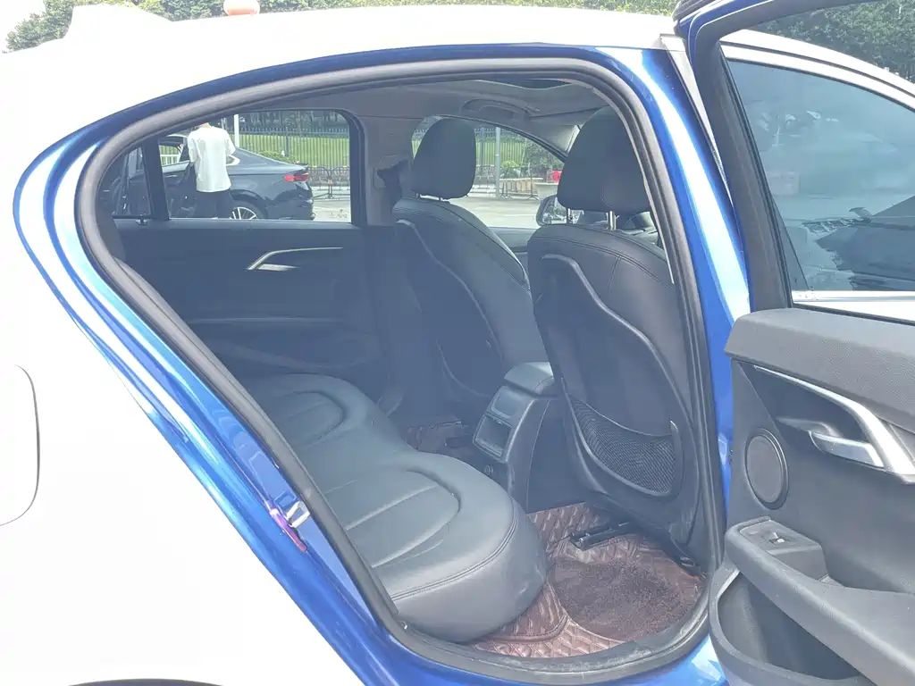 BMW 1 Series 2018 118i Sport