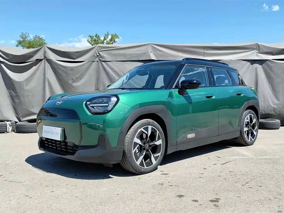 2025 MINI Cooper SE Aceman Classic