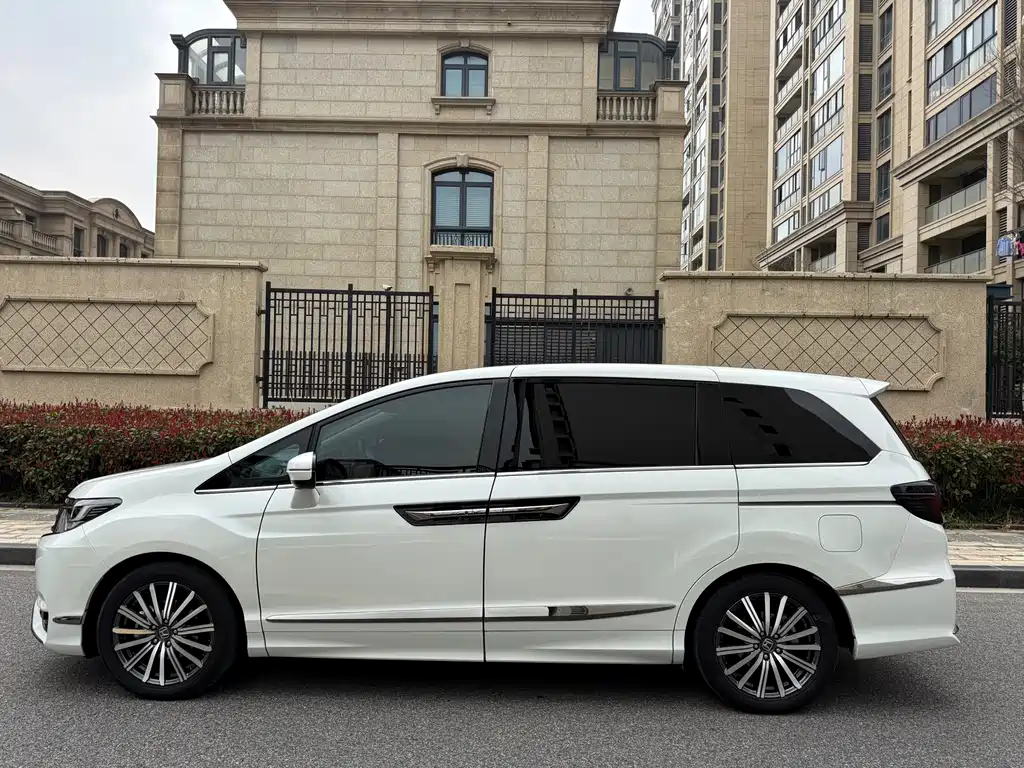 Elysion 2022 2.0L e:HEV Luxury Edition
