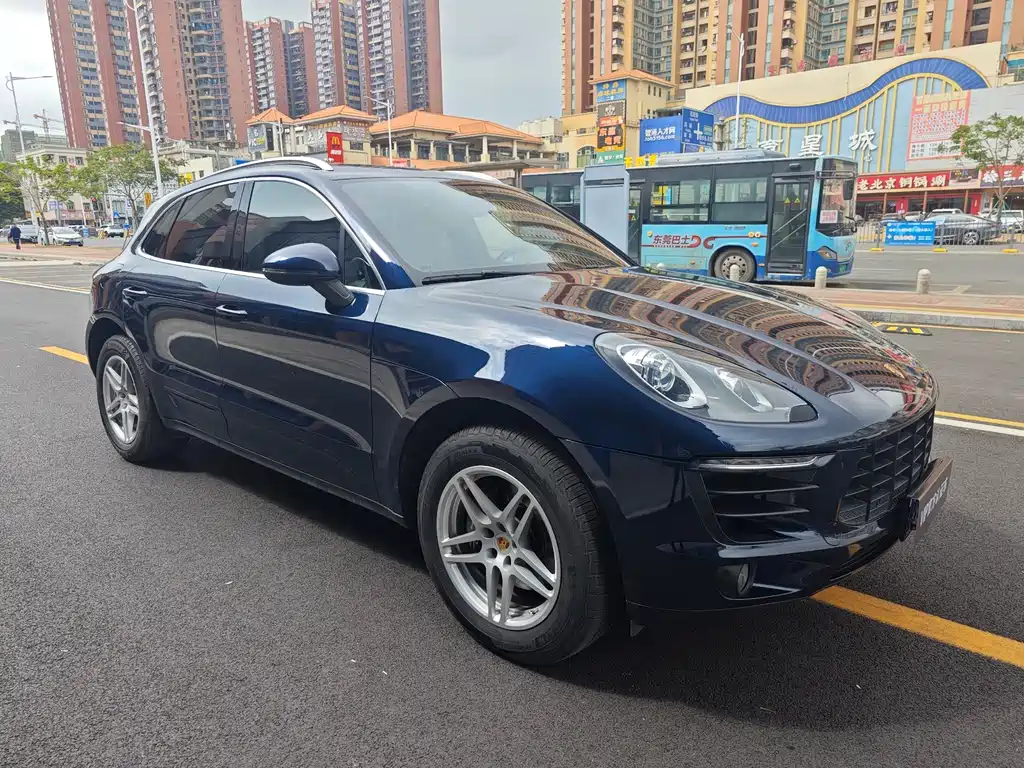2017 Porsche Macan 2.0T