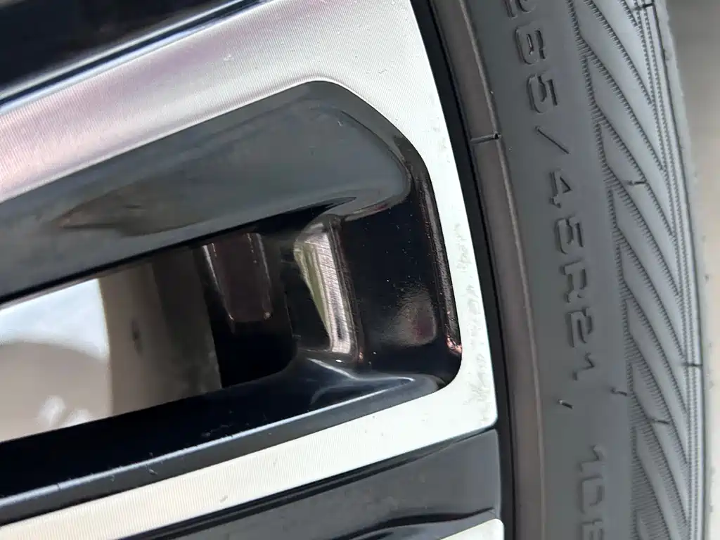 Galaxy M9 2025 210km AWD Navigator Edition