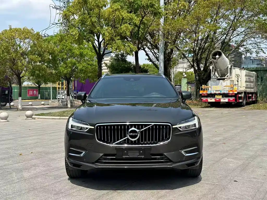 Volvo XC60 2021 T5 AWD Momentum
