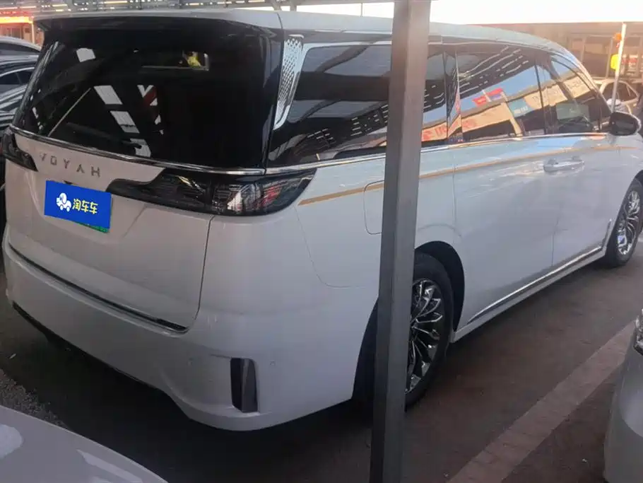 Voyah Dreamer 2022 Low Carbon Edition with Xiang+ Intelligent Driving Package