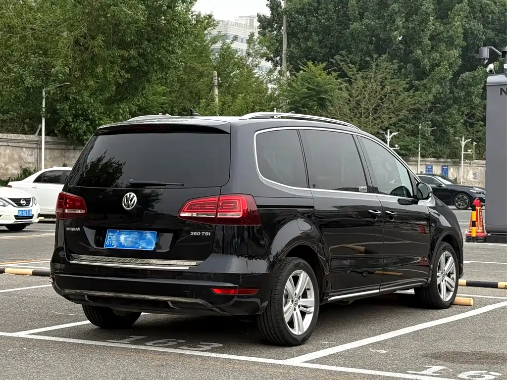 Volkswagen Sharan 2018 380TSI Comfort 6-seater