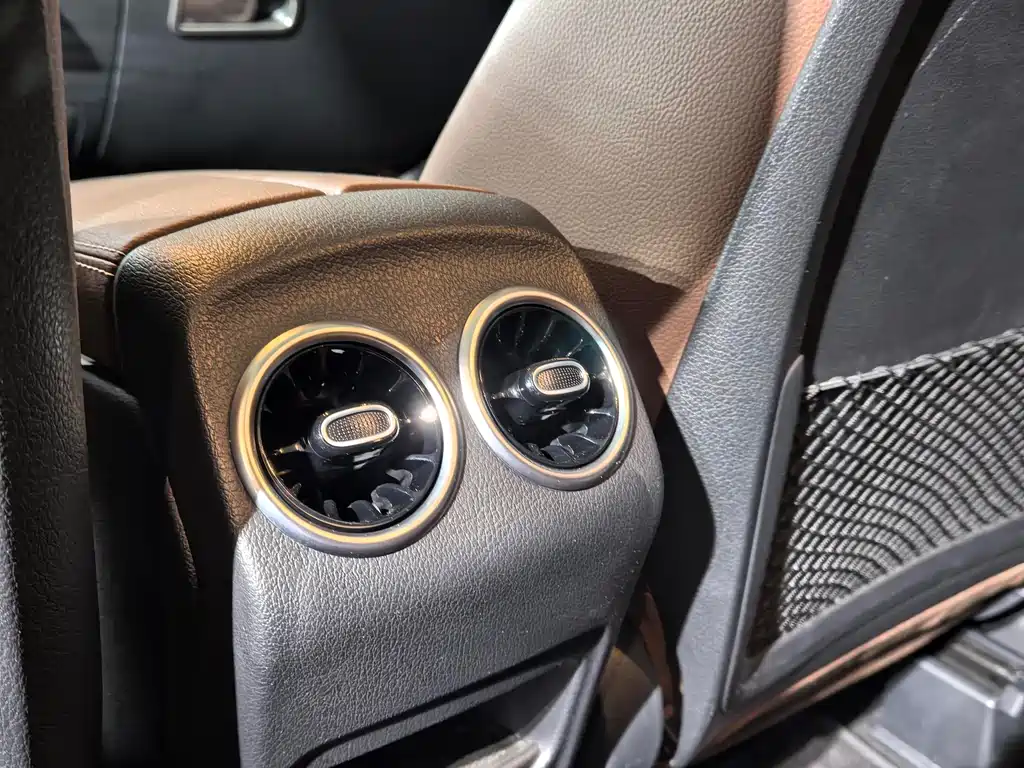 Mercedes-Benz GLB 200 2024