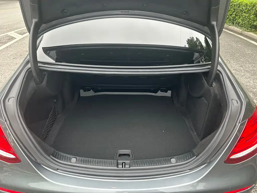 Mercedes-Benz E-Class 2016 E 200 L Sport