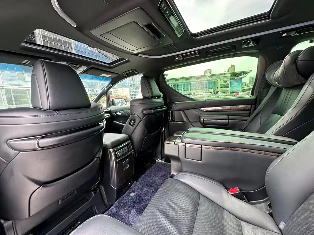 Toyota Vellfire 2023 Crown Hybrid 2.5L HV Supreme Edition