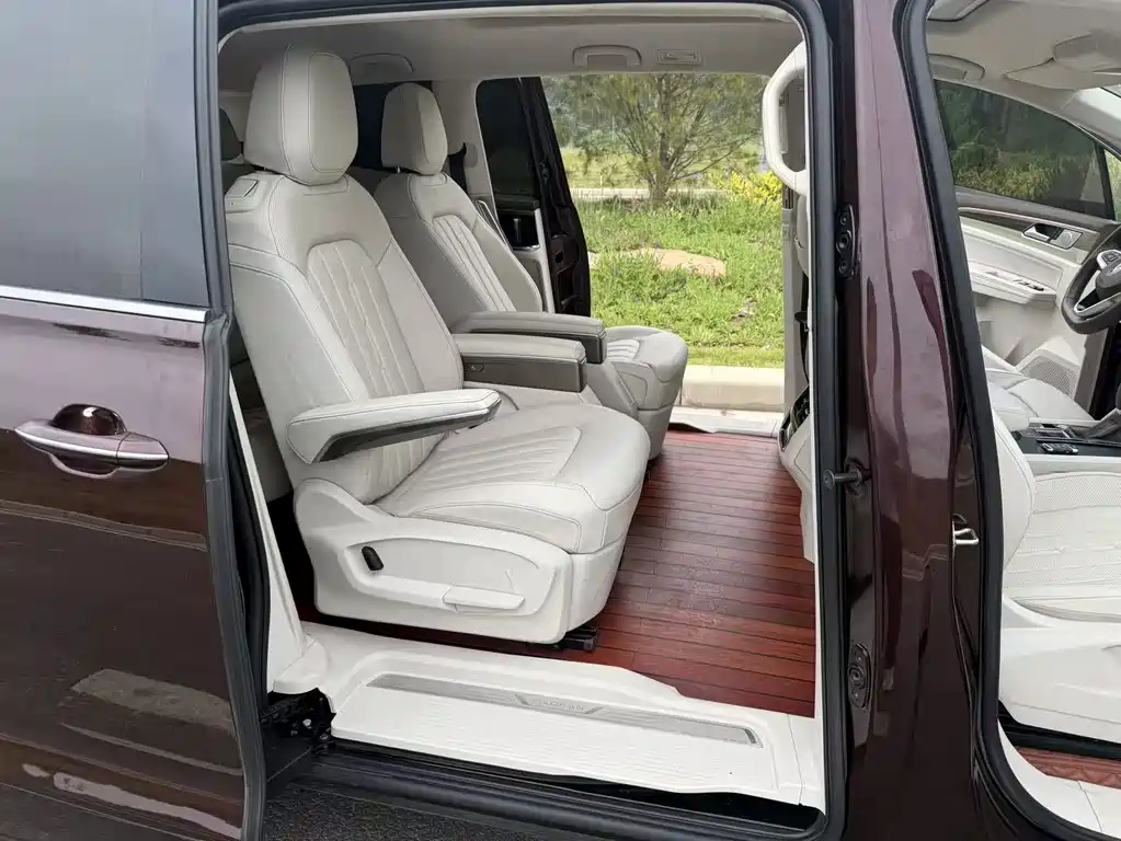 Viloran 2020 330TSI Luxury Edition