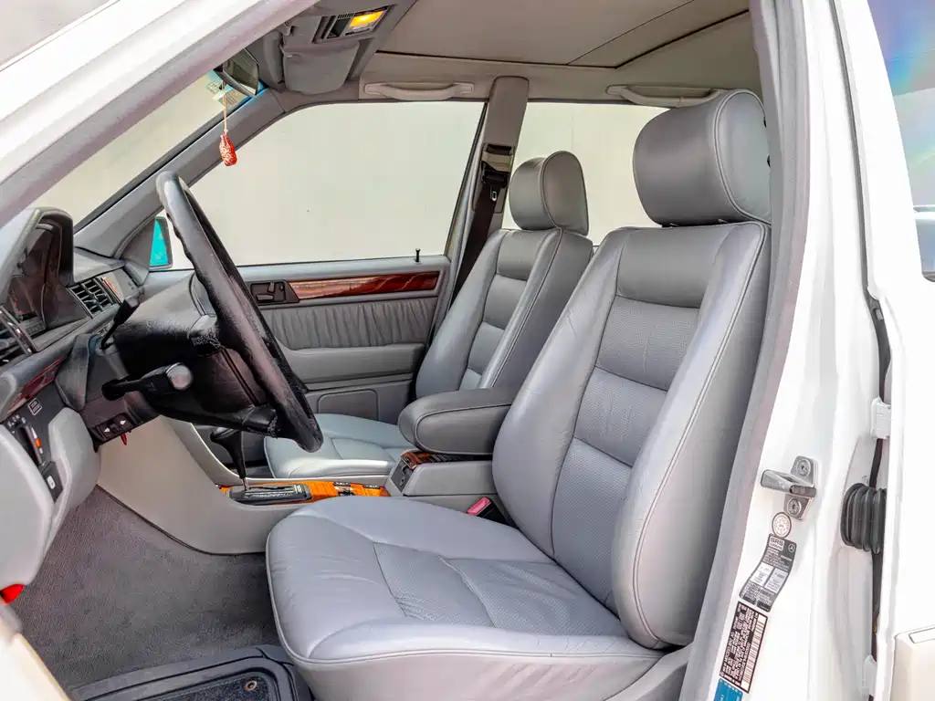 Mercedes-Benz E-Class (Import) 1993 E 300