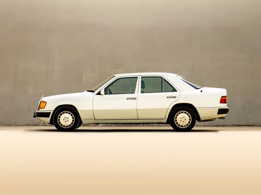 Mercedes-Benz E-Class (Import) 1993 E 300