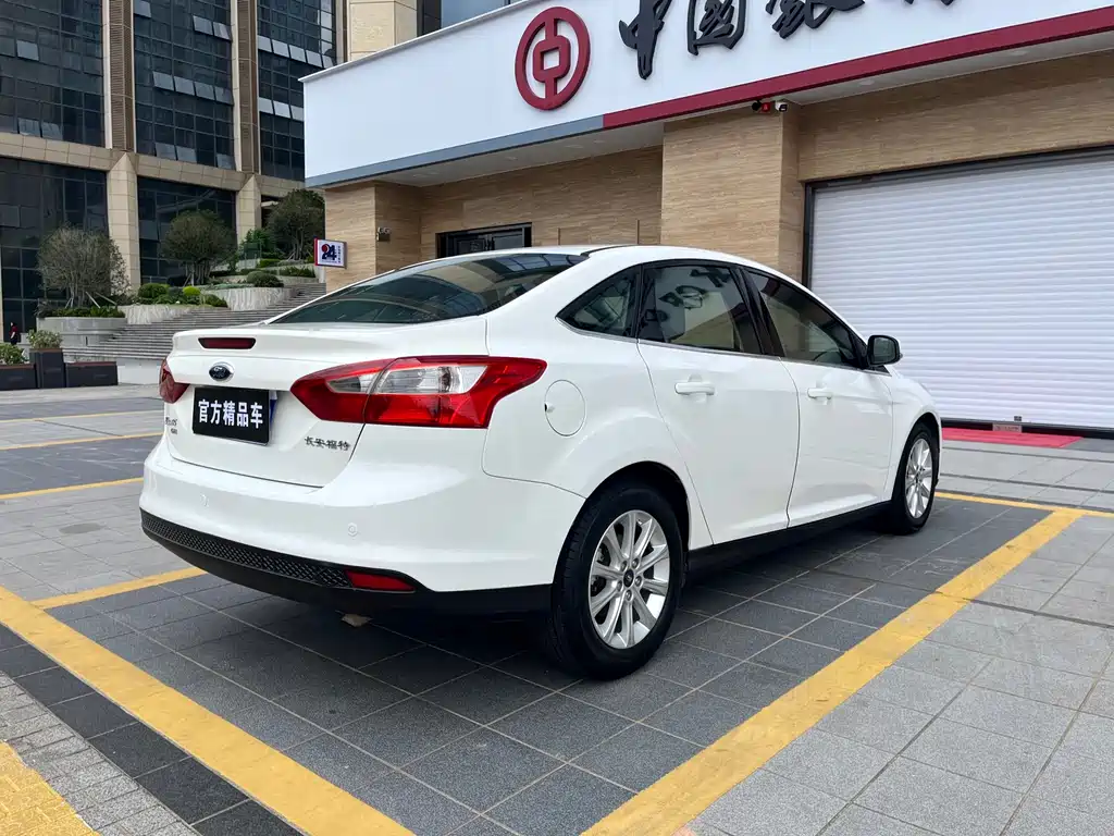Focus 2015 Sedan 1.6L Automatic Fashion