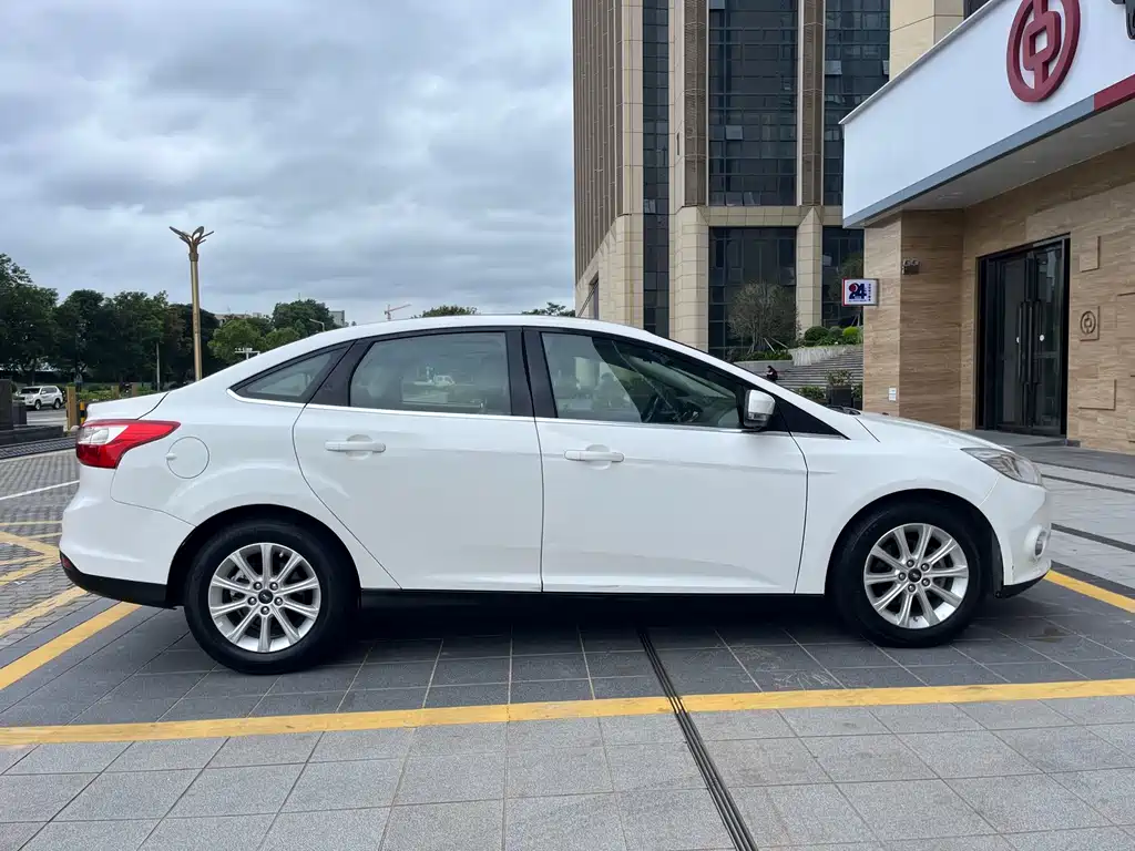 Focus 2015 Sedan 1.6L Automatic Fashion