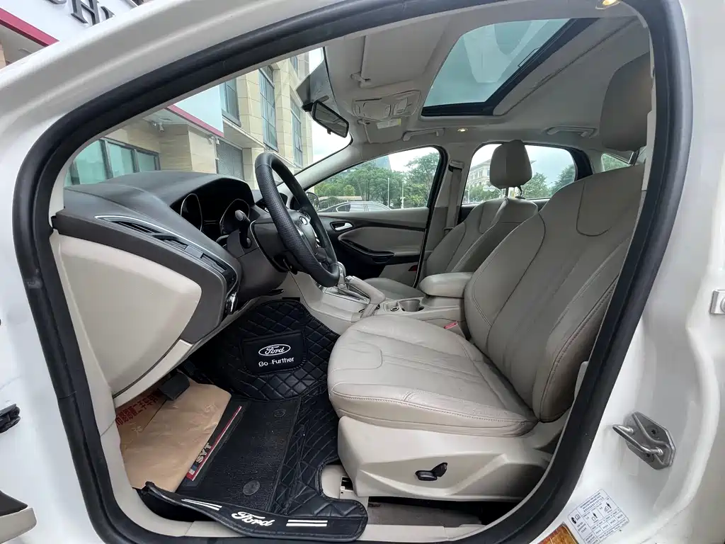 Focus 2015 Sedan 1.6L Automatic Fashion