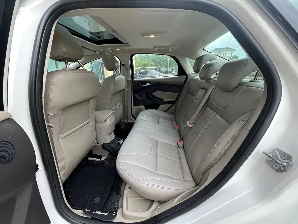 Focus 2015 Sedan 1.6L Automatic Fashion
