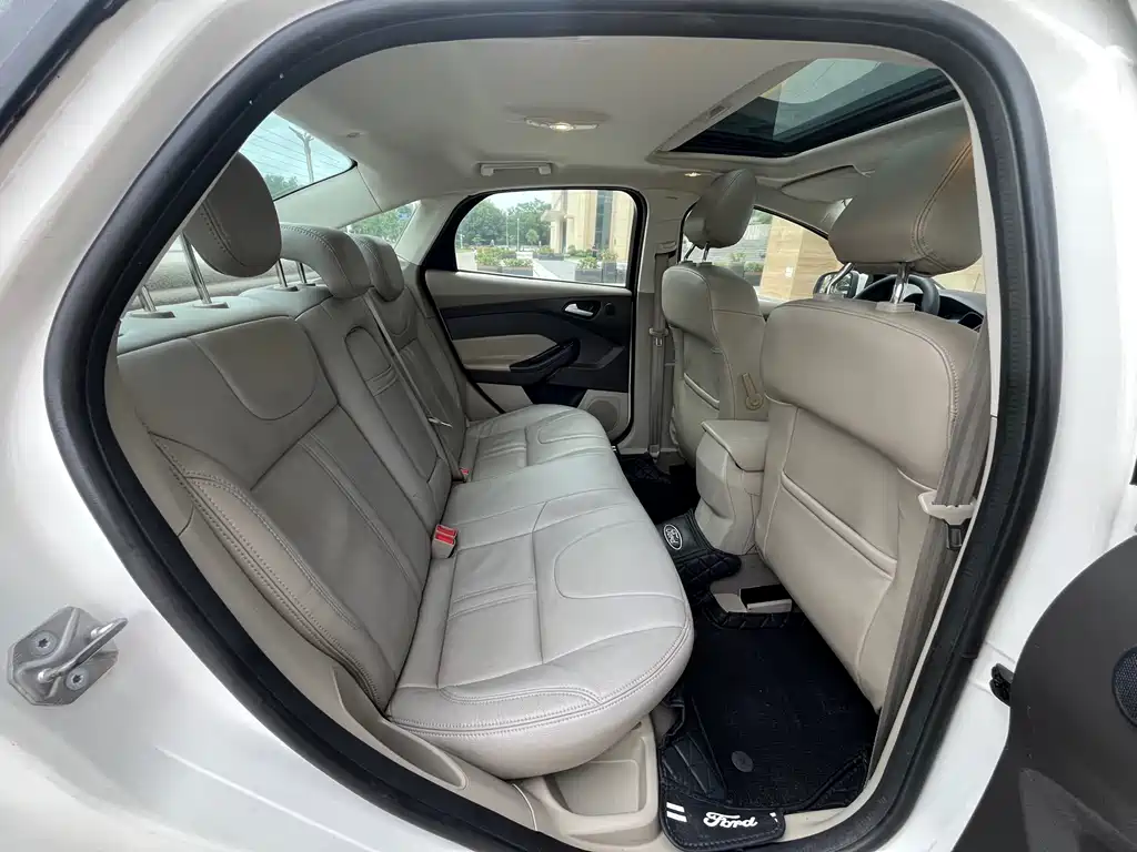 Focus 2015 Sedan 1.6L Automatic Fashion