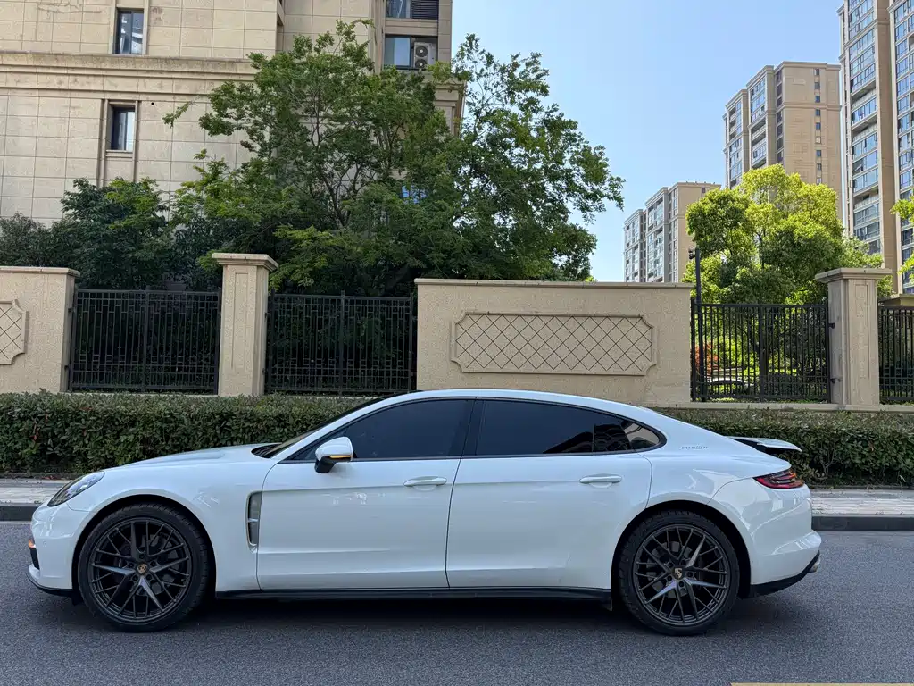 2017 Porsche Panamera Executive Long Wheelbase 3.0T