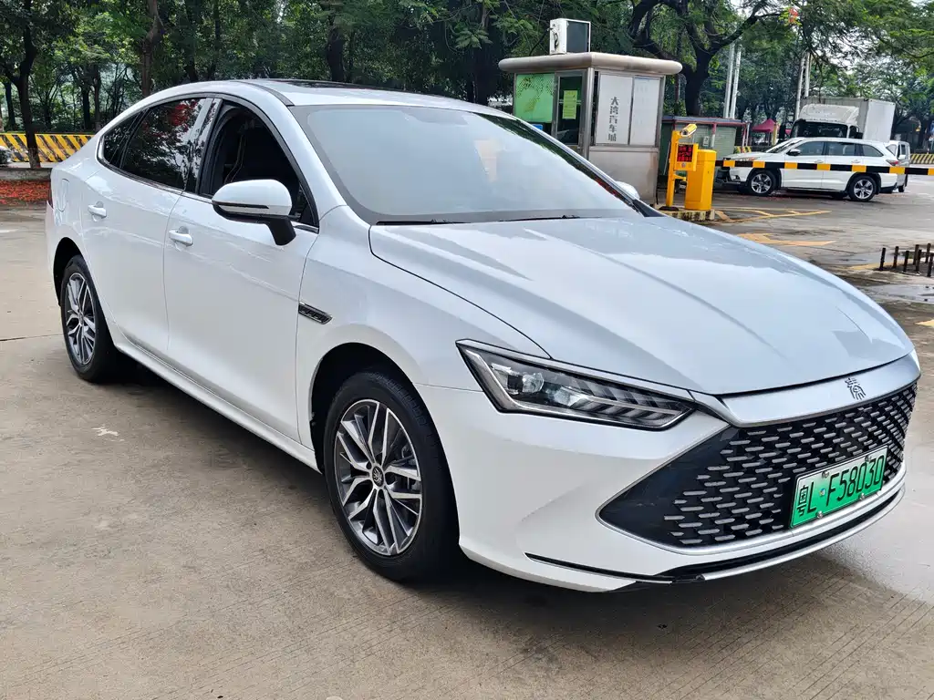 BYD Qin PLUS 2021 DM-i 120KM Premium Edition