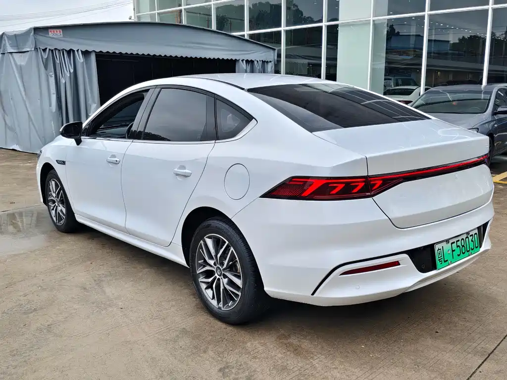 BYD Qin PLUS 2021 DM-i 120KM Premium Edition