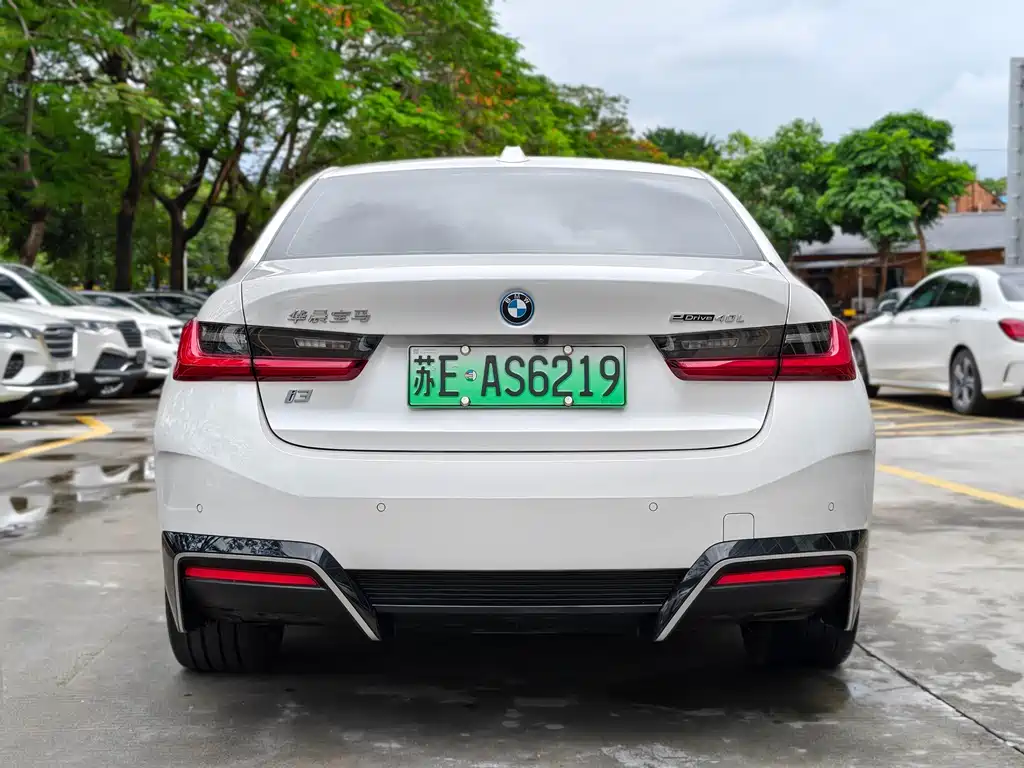 BMW i3 2024 eDrive 40 L Night Edition