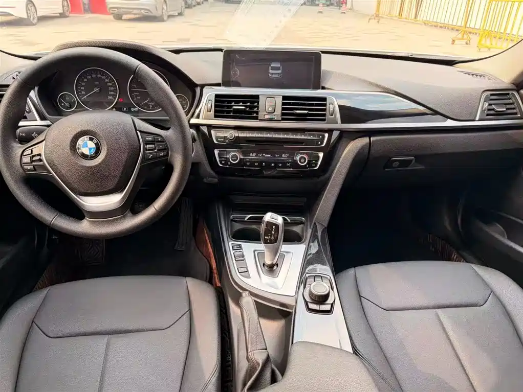 BMW 3 Series 2016 320Li Entry - фото 4