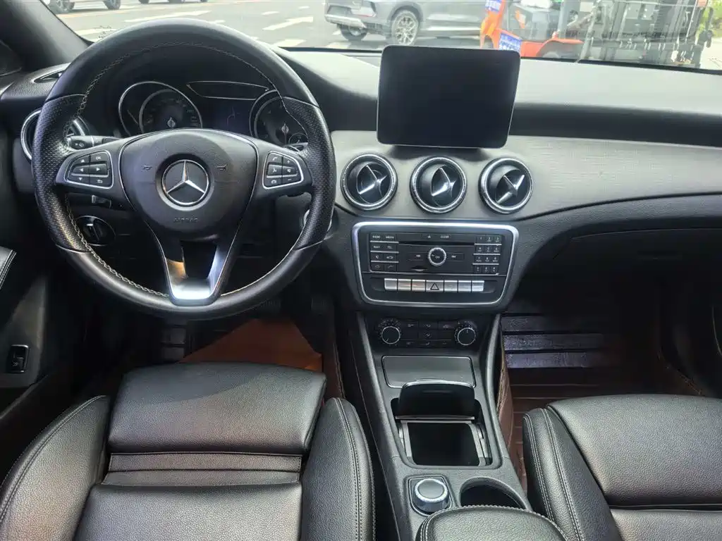 Mercedes-Benz CLA 200 Fashion Edition
