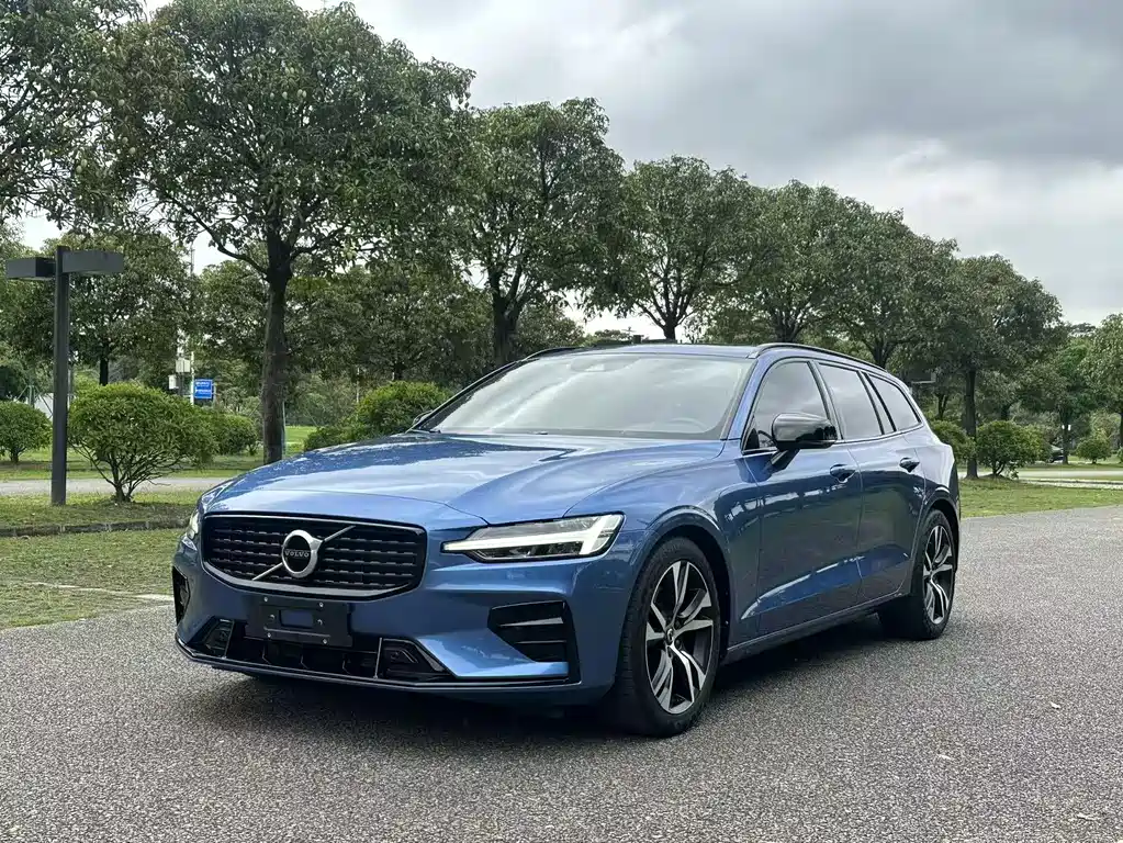 Volvo V60 2021 B5 R-Design