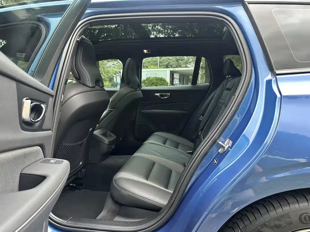 Volvo V60 2021 B5 R-Design