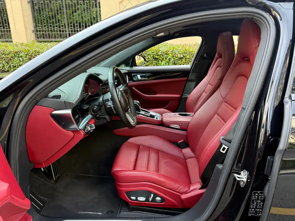 Porsche Panamera 4 E-Hybrid